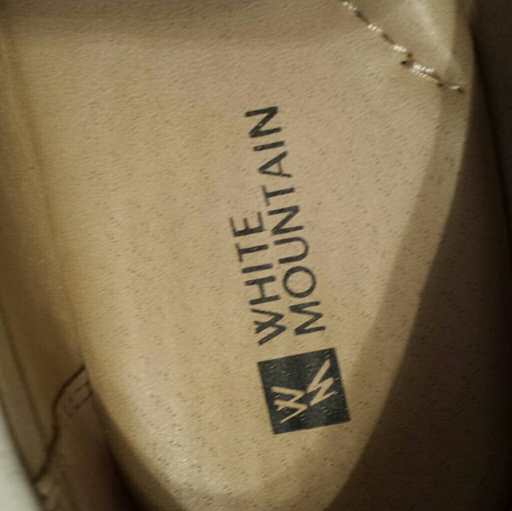 White Mountain Leather Loafers