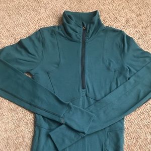 Lululemon 1/4 zip fitted pullover EUC!