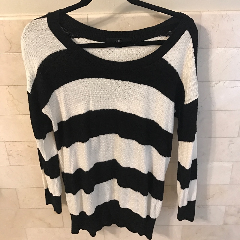 Forever 21 sweater size small