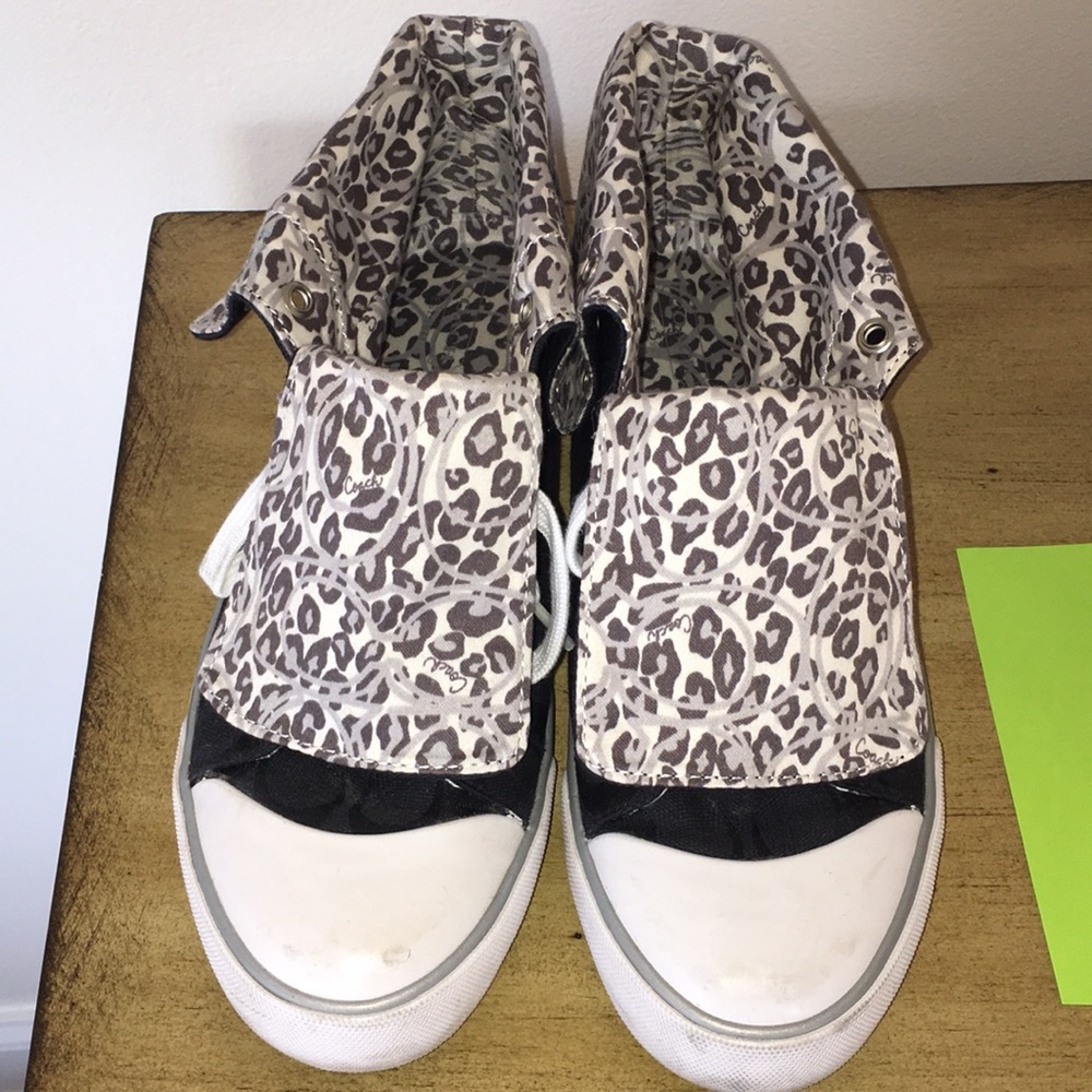 AUTHENTIC COACH SNEAKERS. SIZE 8