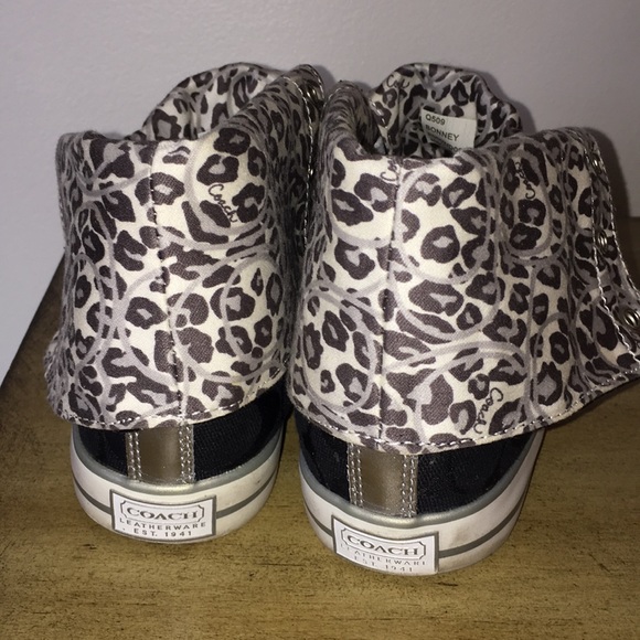 AUTHENTIC COACH SNEAKERS. SIZE 8 - Picture 3 of 3