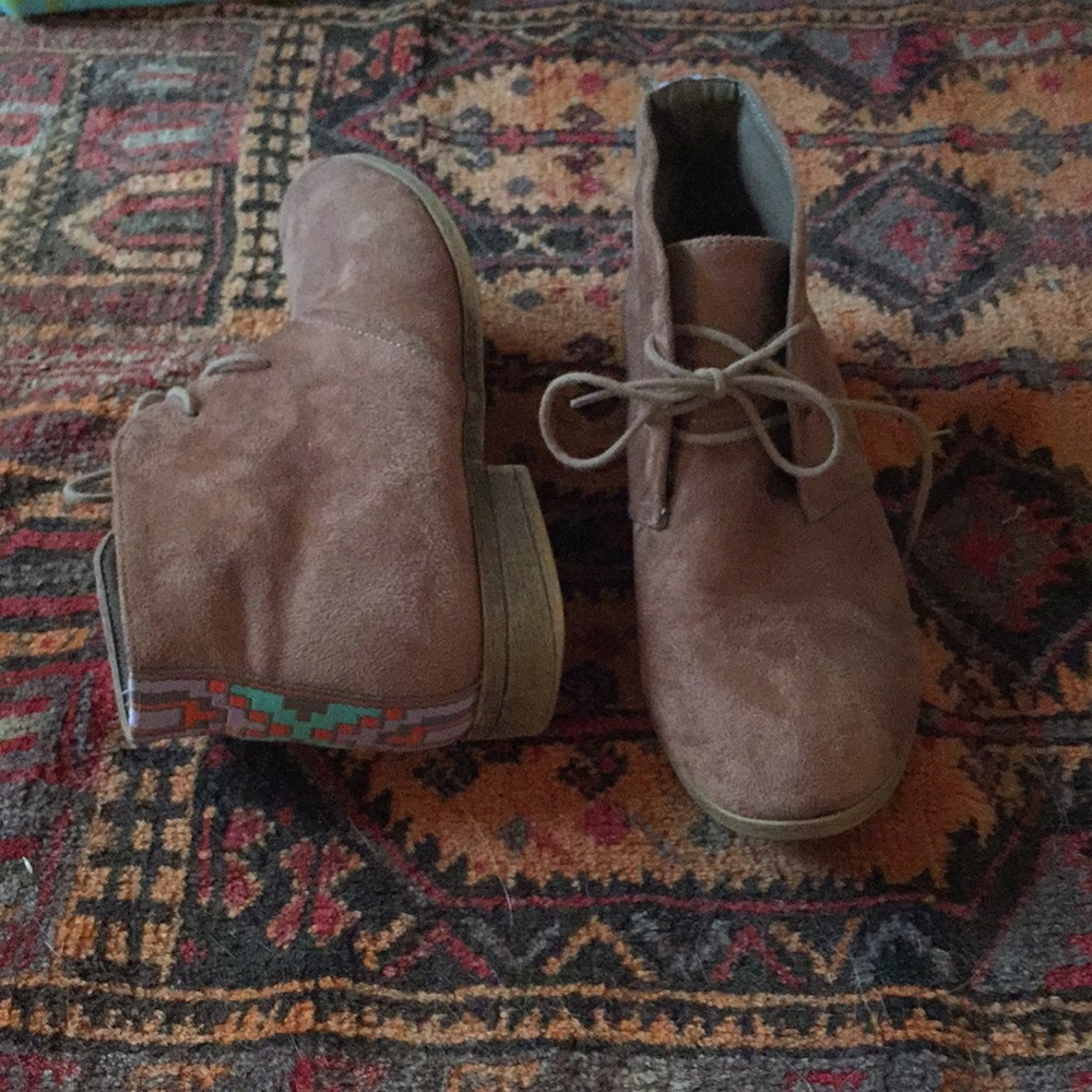 6.5 madden girl desert boots with tribal detail