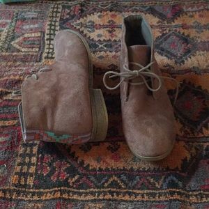 6.5 madden girl desert boots with tribal detail