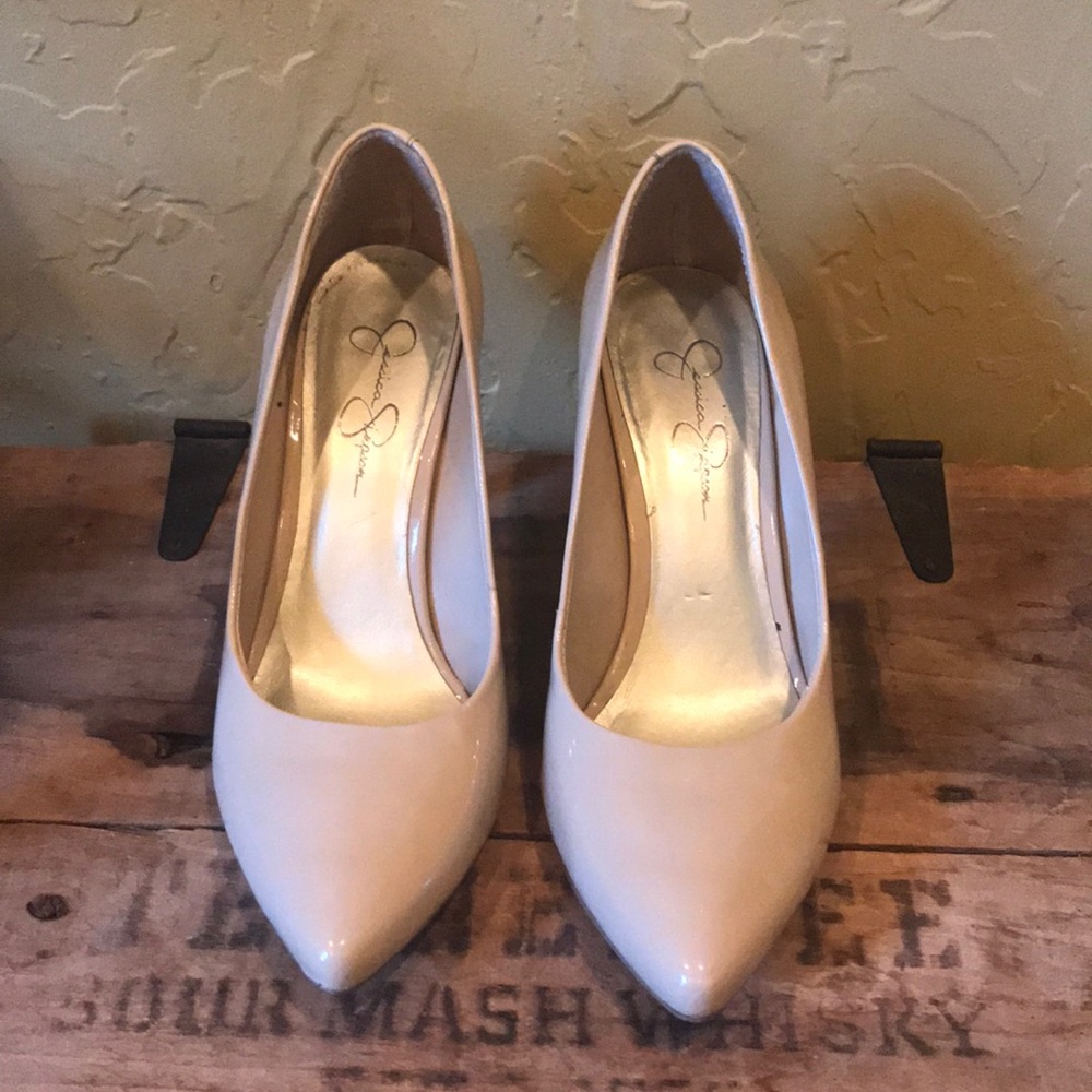 Jessica Simpson nude pumps