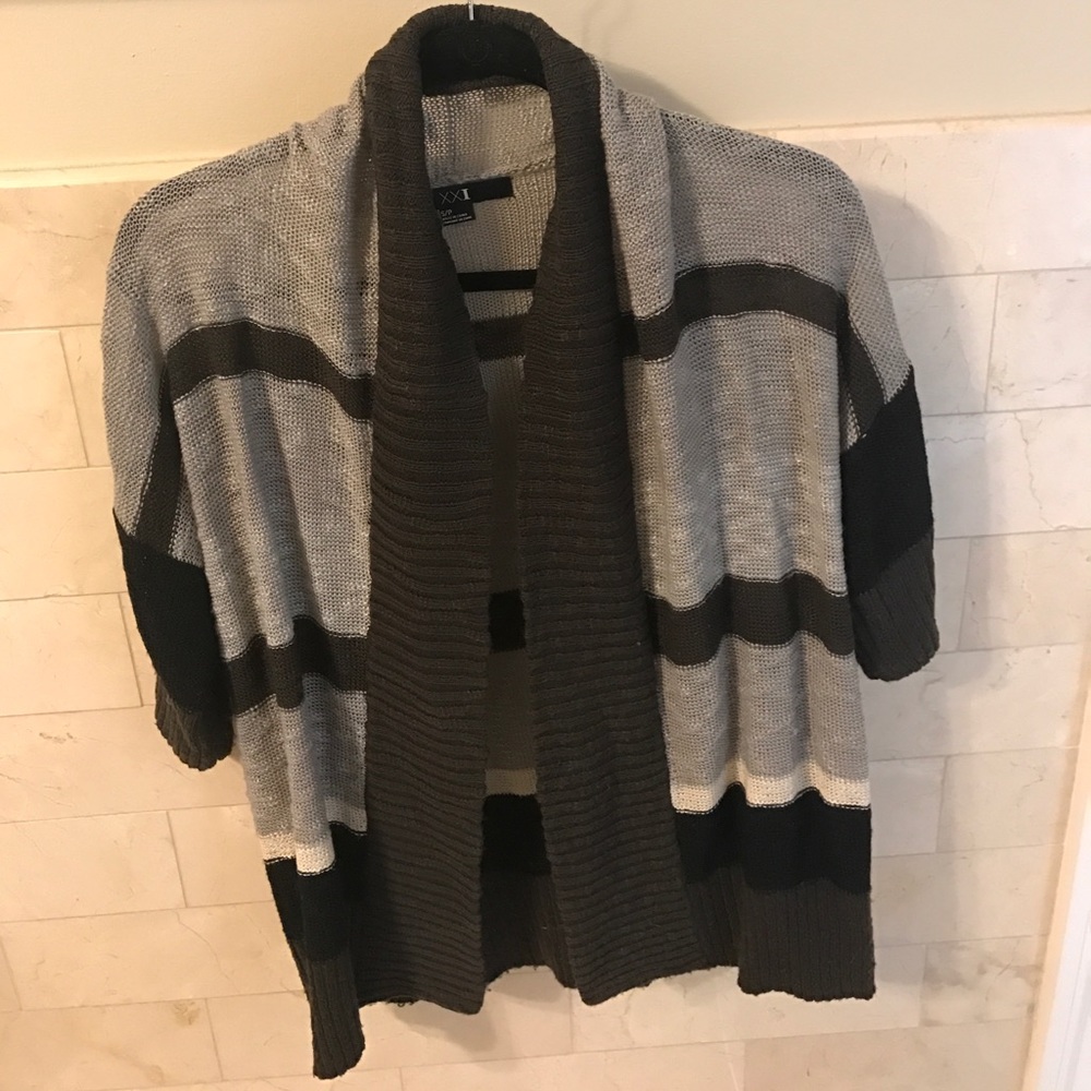 Forever 21 sweater size small