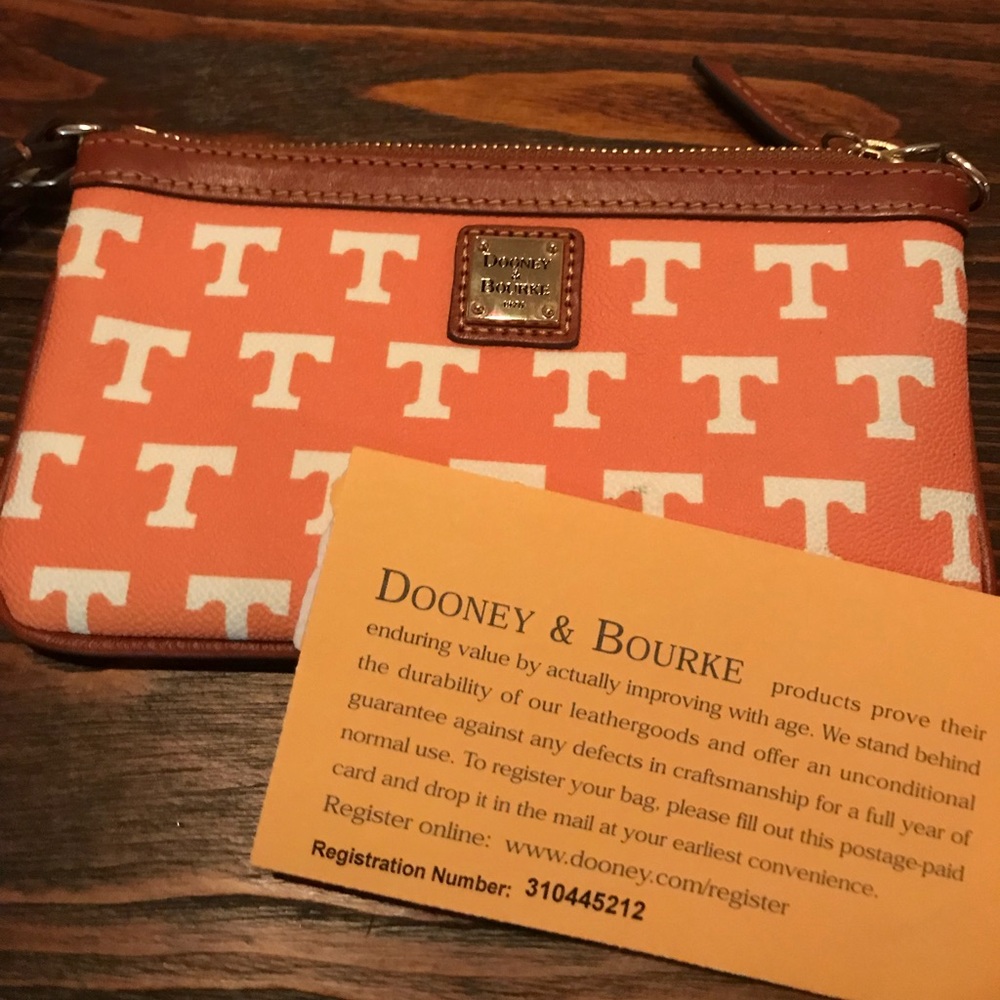 D&B wristlet TN pattern