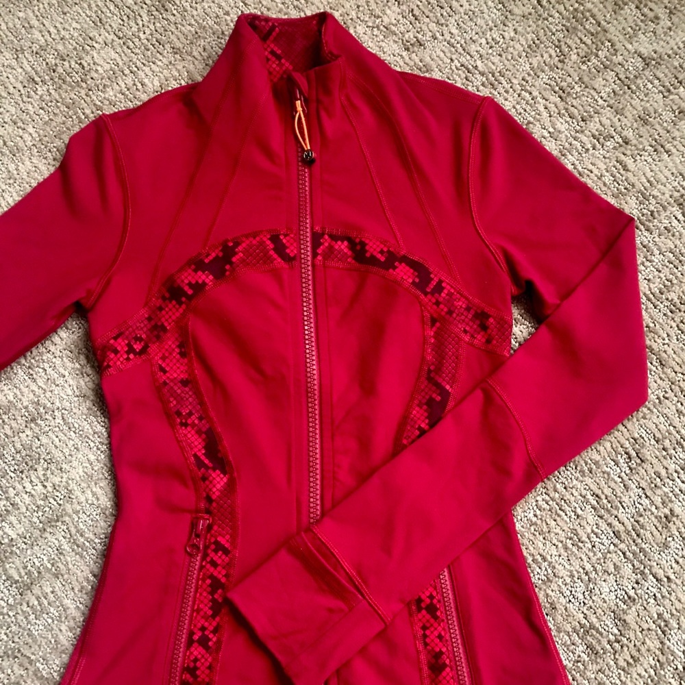 Lululemon Define jacket red EUC size 2