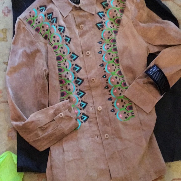 Lu's  leather top - Picture 2 of 4