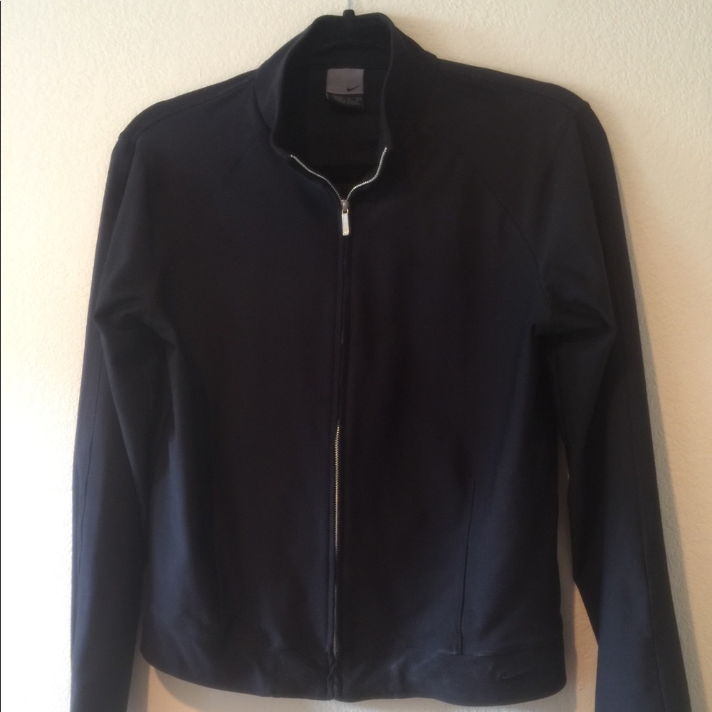 Nike lightweight dri-fit jacket