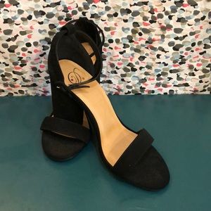 Black heels with strap