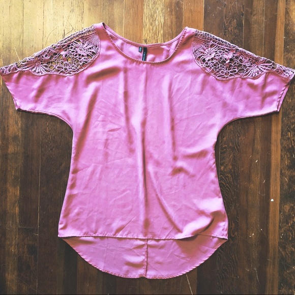 🌸🌸Blouse with Lacey shoulders🌸🌸 - Picture 2 of 2