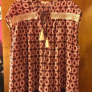 Boutique beautiful shirt! Size S fits a Medium!