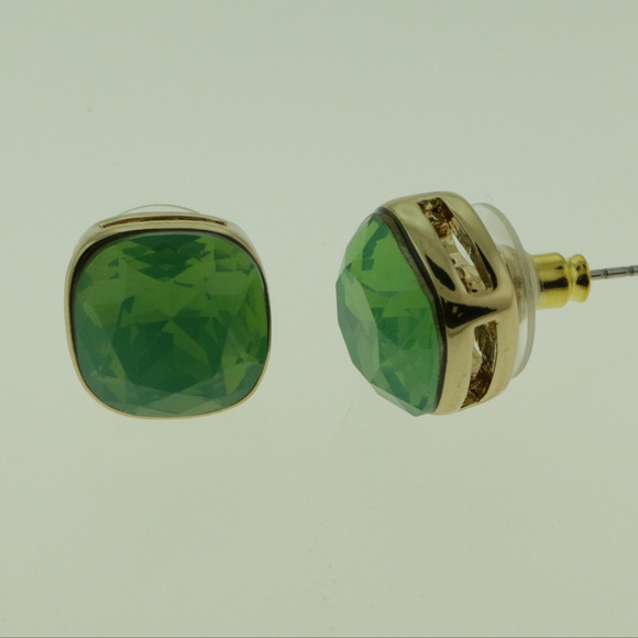 NWT small gold with green crystal earring LTDE24 - Picture 7 of 8