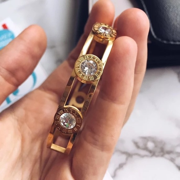 "Dripping in Gold" - Picture 3 of 7