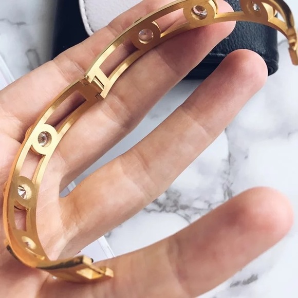 "Dripping in Gold" - Picture 5 of 7