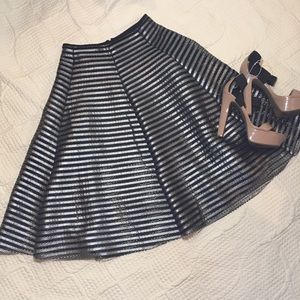 Ark & Co Size Small Full Silver Black Knee Skirt