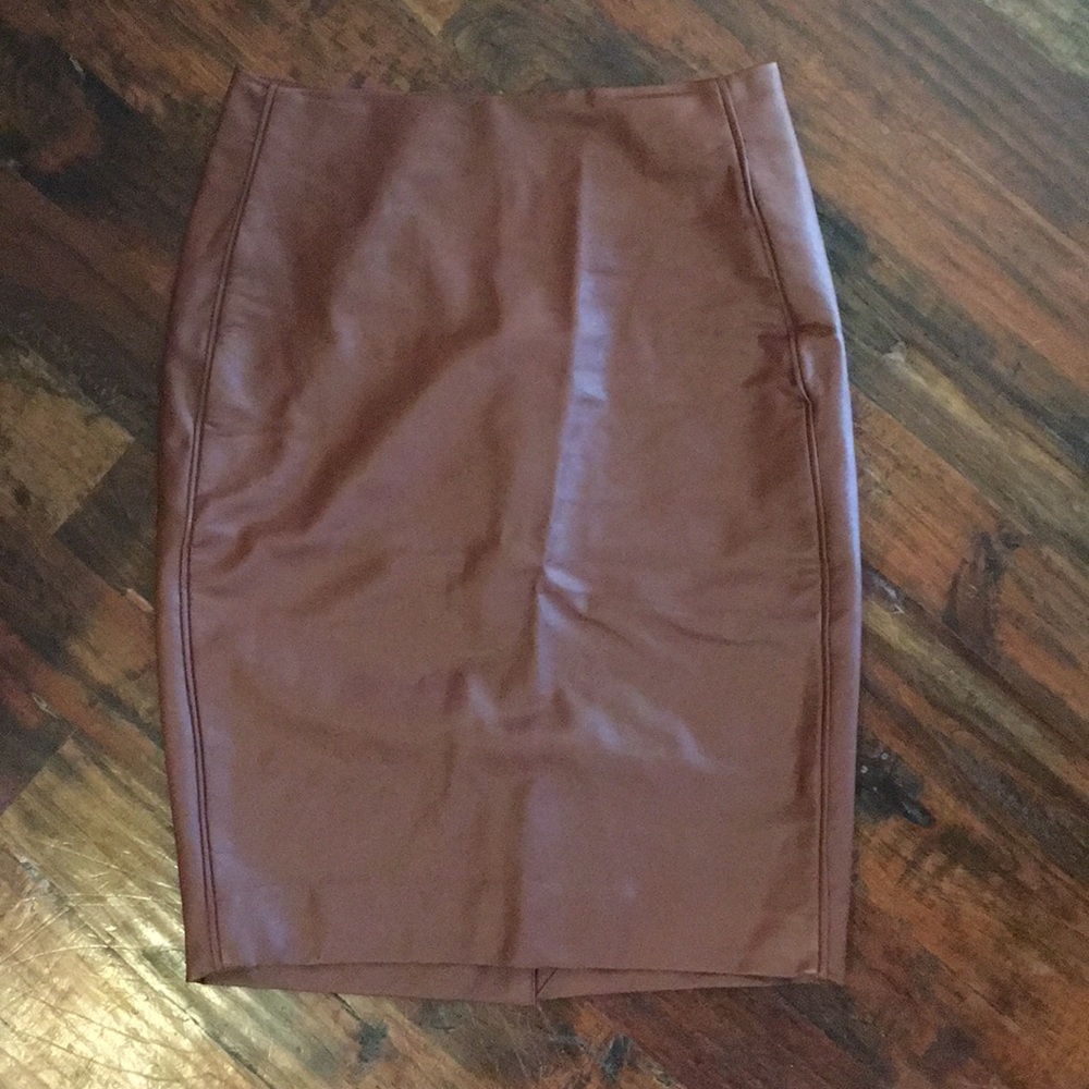 Pencil faux leather skirt - Picture 2 of 3