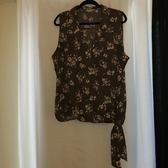 Floral,  wrap-top, blouse - Picture 2 of 5