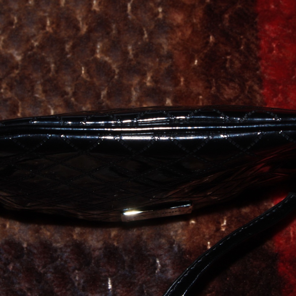 Nine&Co Wristlet - Picture 4 of 4