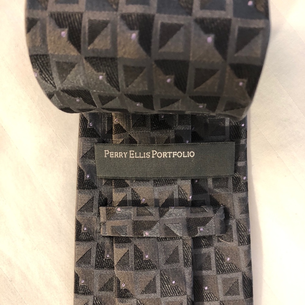 Gray Patterned Perry Ellis Tie