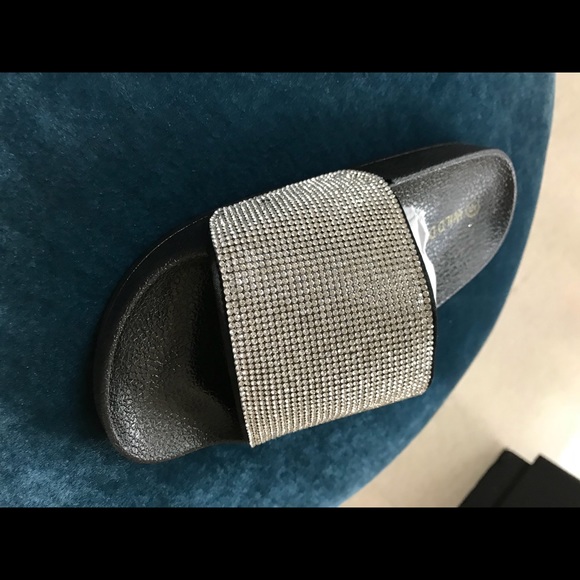 Sandals - Picture 2 of 6