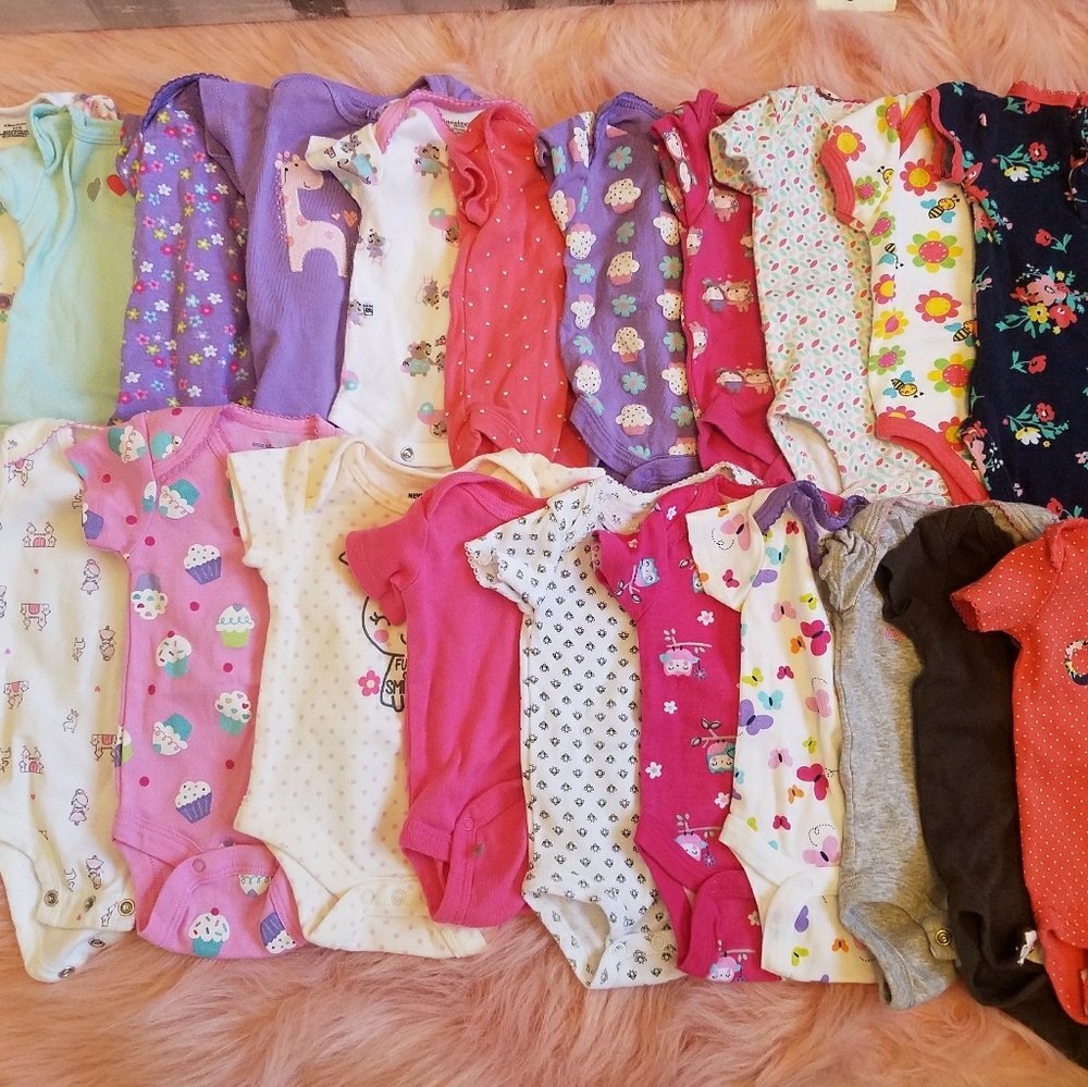 *SOLD *Huge lot of newborn onsies!!