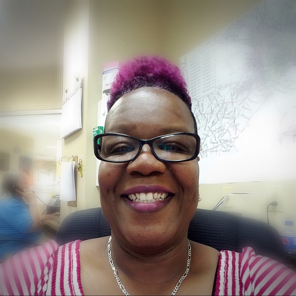 Meet your Posher, Gloria - Picture 1 of 1