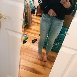 24 Hour Sale: wash Hollister ripped jeans (short)