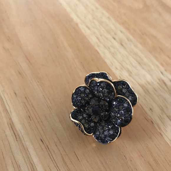 JOAN RIVERS RARE CRYSTAL BLK FLOWER COCKTAIL RING - Picture 2 of 6
