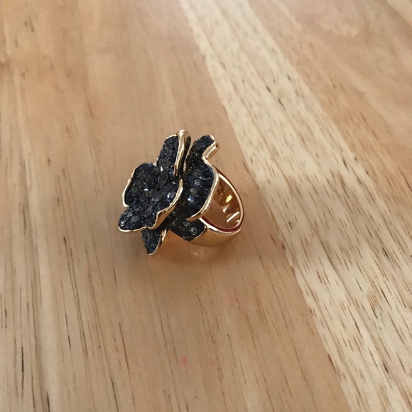 JOAN RIVERS RARE CRYSTAL BLK FLOWER COCKTAIL RING - Picture 3 of 6