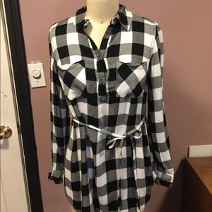 Liz Lange Tops - Plaid black & white button down maternity shirt Liz Lange Tops - Plaid black & white button down maternity shirt