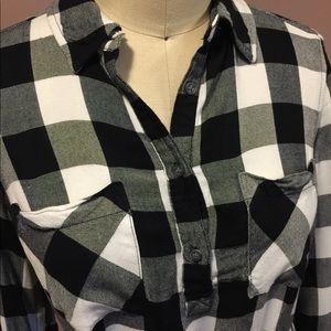 Liz Lange Tops - Plaid black & white button down maternity shirt Liz Lange Tops - Plaid black & white button down maternity shirt
