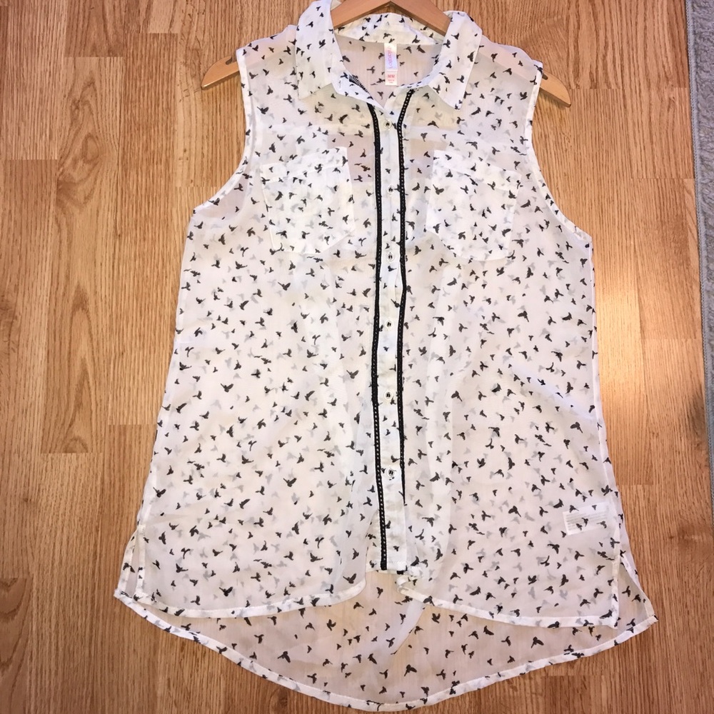 NWOT size med beautiful blouse.