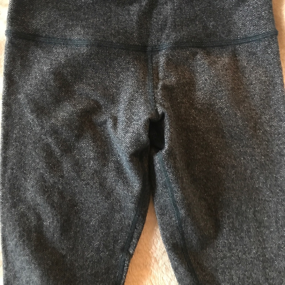 Lululemon brushed herringbone Wunder Unders size 4