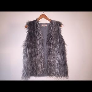 Knitted / Faux Fur JUNIOR Vest From Pink Republic!