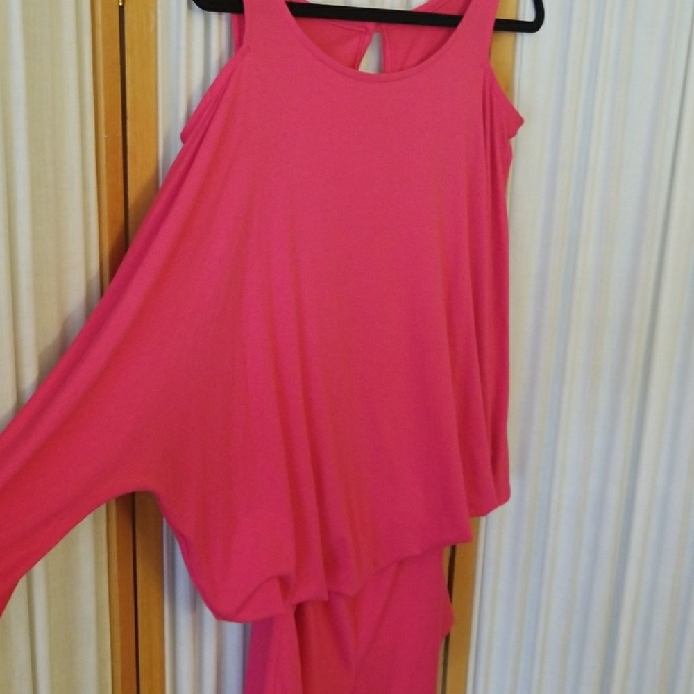 Cold shoulder hot pink Rompers ! - Picture 4 of 8