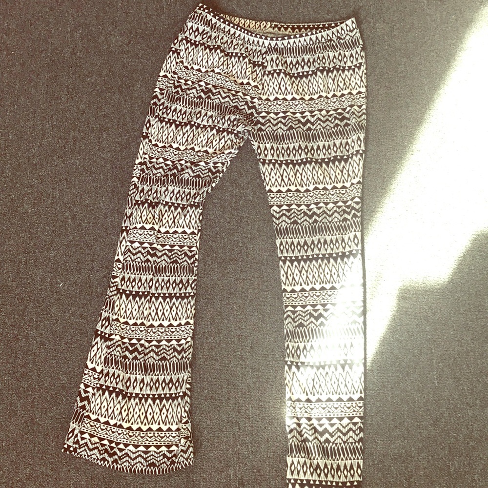 Patterned bootcut formfitting pants