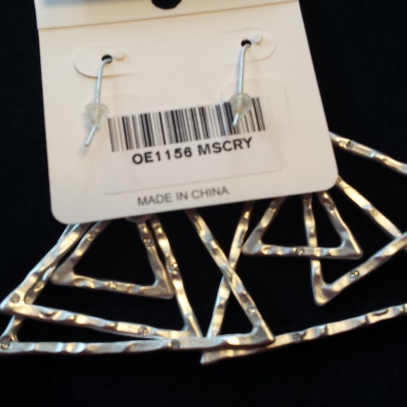 🐼Silver Tone Triangle Earrings with Rhinestones - Picture 3 of 3