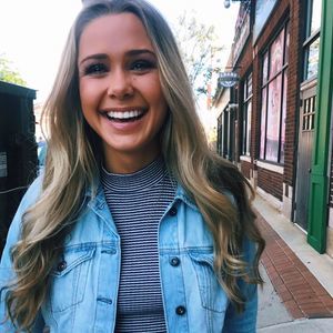 Meet your Posher, Casey