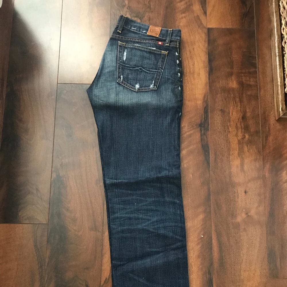 Distressed boyfriend jeans