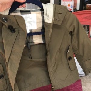 Stunning Army Green size 8 Burberry coat.