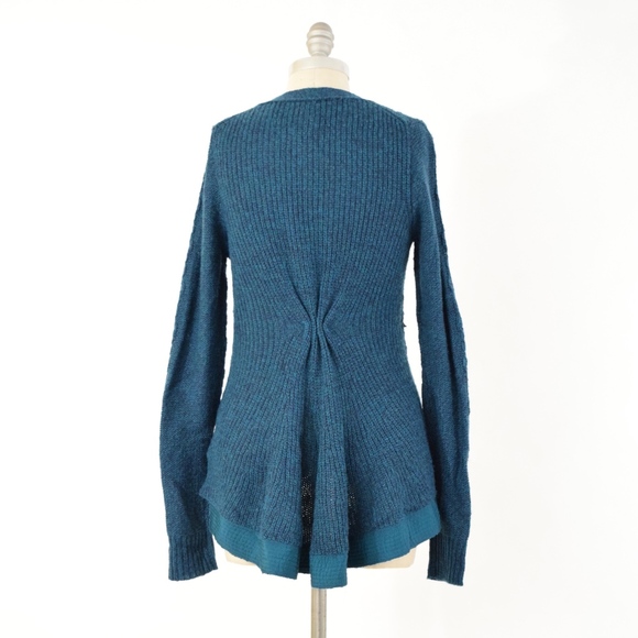 ❌SOLD❌Far Away From Close Cable Knit Hem Sweater - Picture 4 of 6