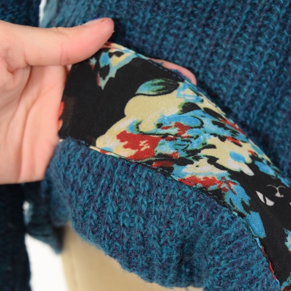 ❌SOLD❌Far Away From Close Cable Knit Hem Sweater - Picture 5 of 6