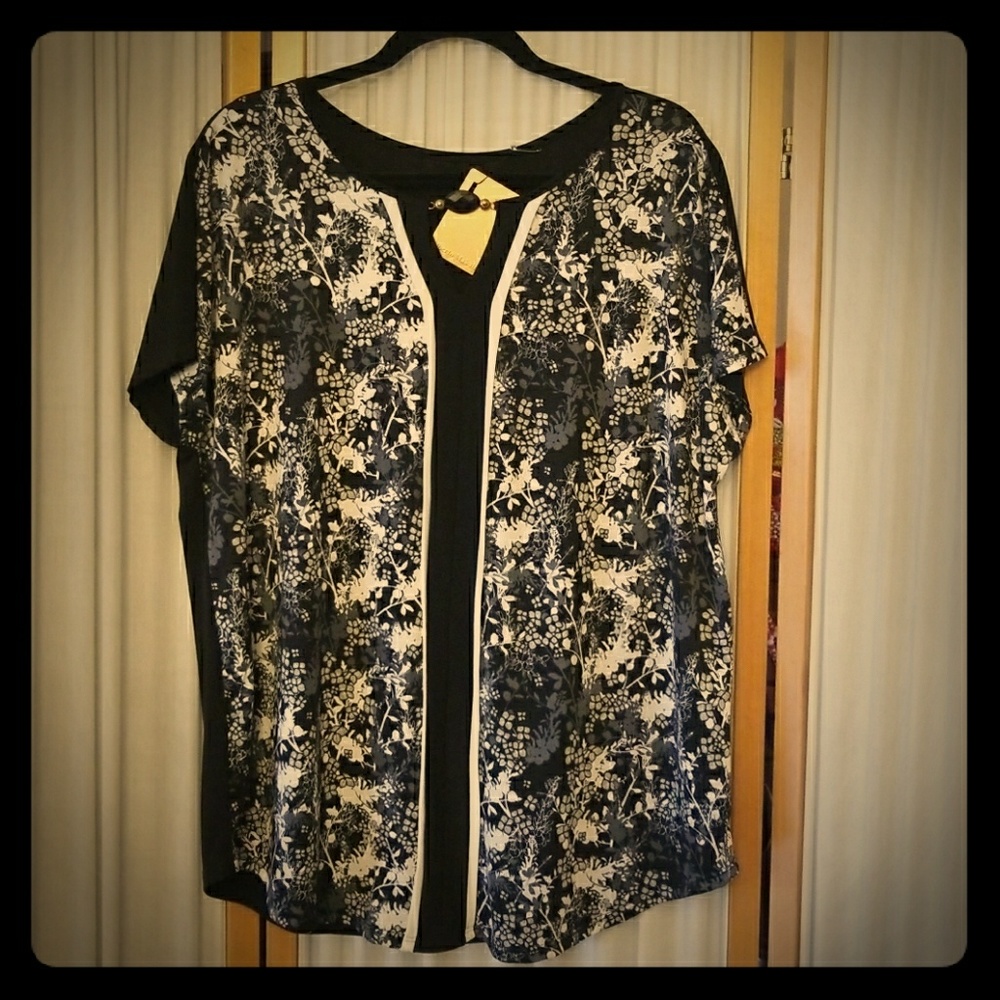 Beautiful top by Alberto Makali