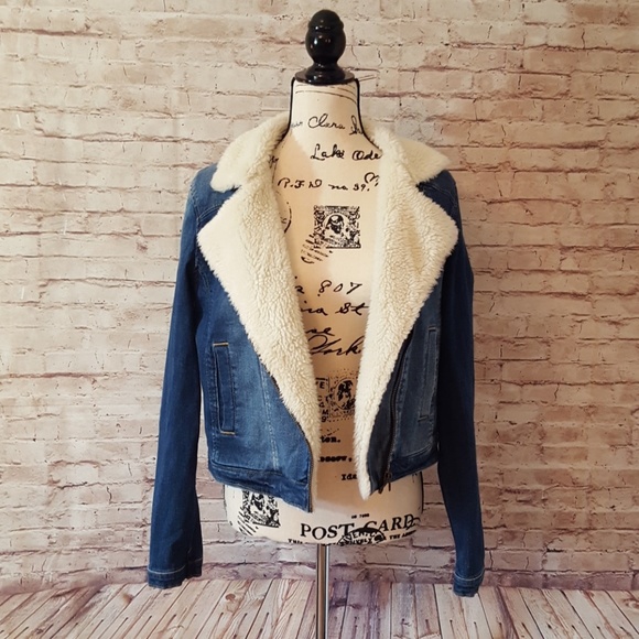 Mossimo Supply Co. Jackets & Blazers - 🔥LOWEST $🔥Denim Jacket W/Faux Fur Sz L NWT