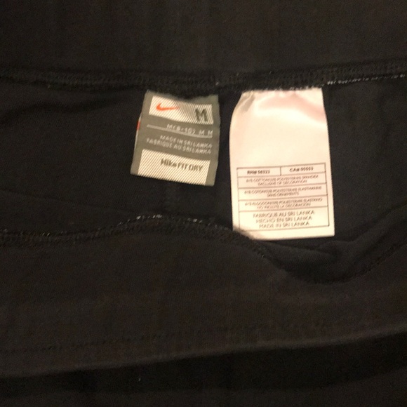 Nike Dri Fit capris - Picture 2 of 2