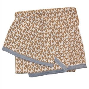 Michael kors scarf and hat fall 2017