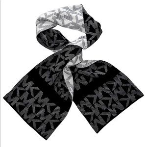 Michael kors scarf and hat fall 2017