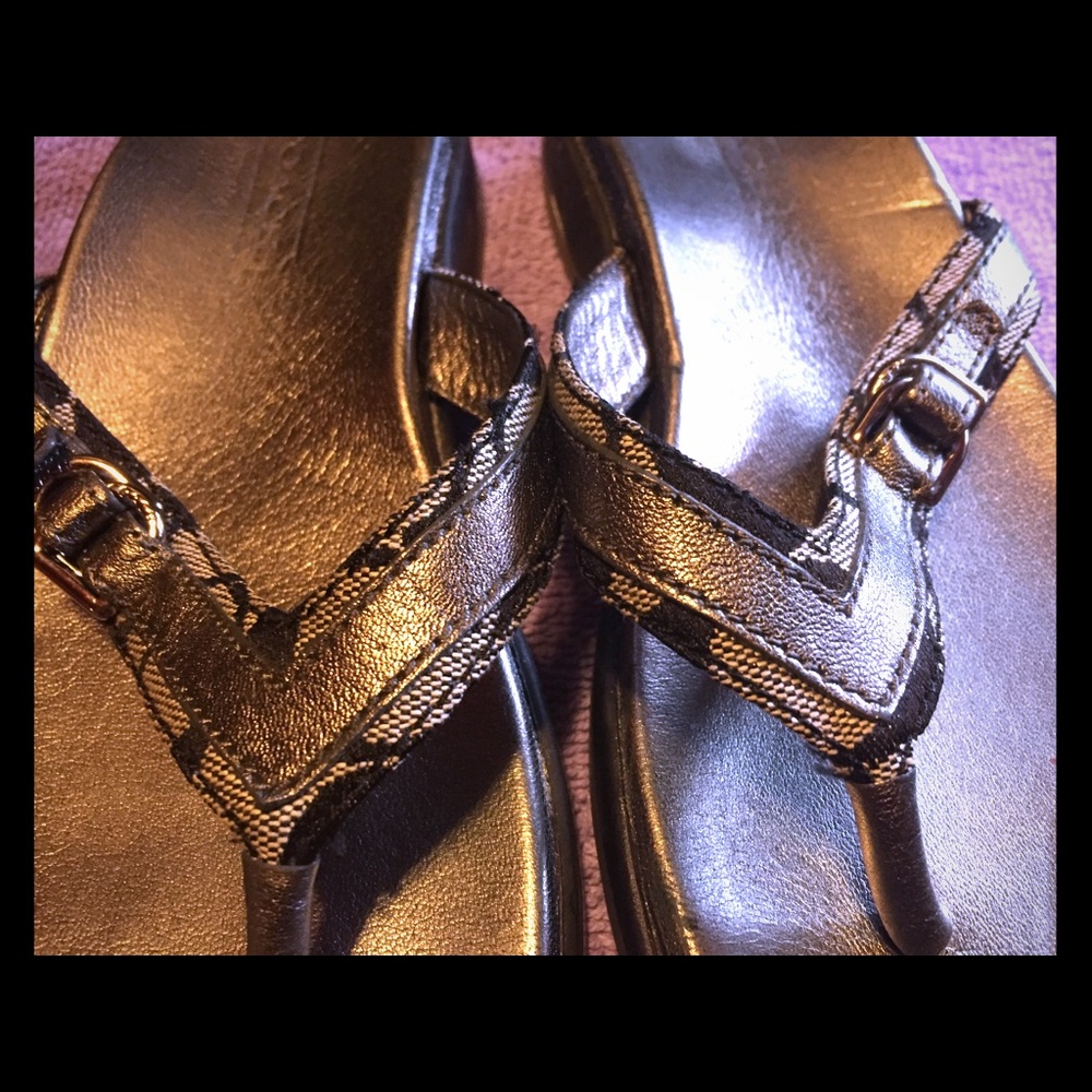 Coach flip flops size 9