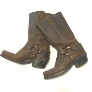 Frye Harness 12R boots. Tan Color.